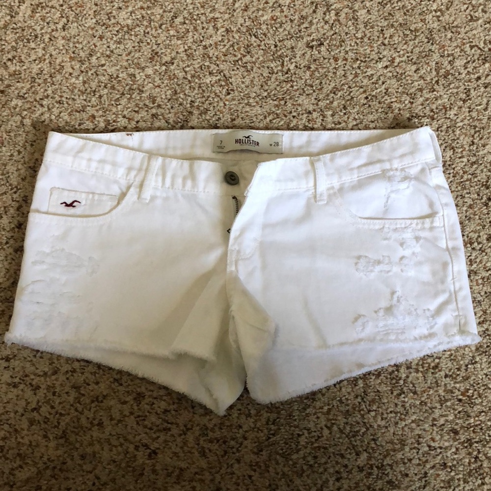 HOLLISTER WHITE DISTRESSED SHORTS